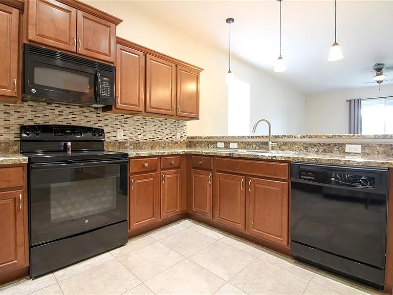 811 Krenson Woods Ln — Photo 9