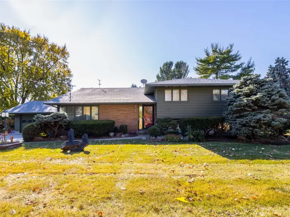 4622 Madison Ave, Des Moines, IA 50310