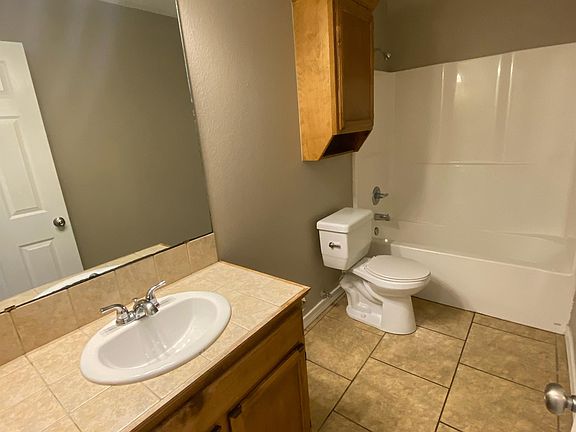 2nd image of 2415 Laurel St #1