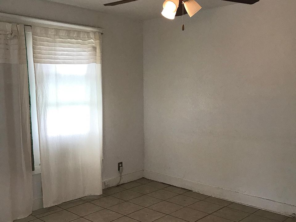 2nd image of 1001 Hickory St