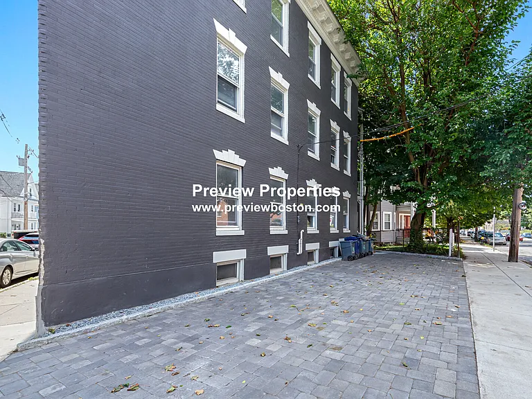 Brackett St — Photo 16
