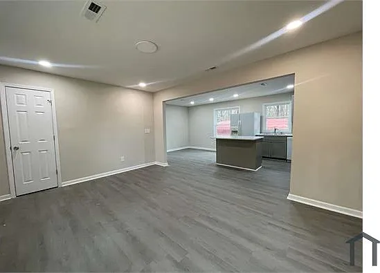 1617 N Main St — Photo 3