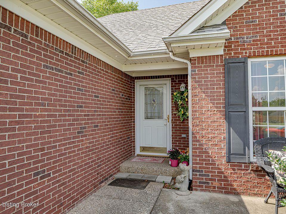 1st image of 7 Lone Oak Dr