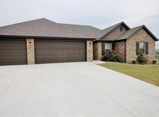 581 Lancaster Rd, Centerton, AR 72719