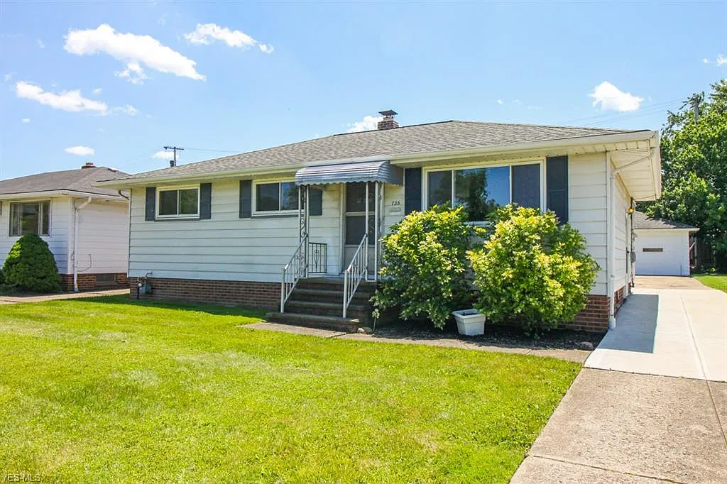725 Judie Dr photo 1