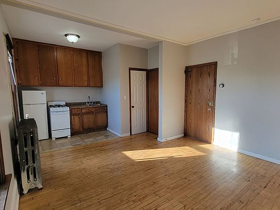 2nd image of 1552 Edmund Ave APT 6