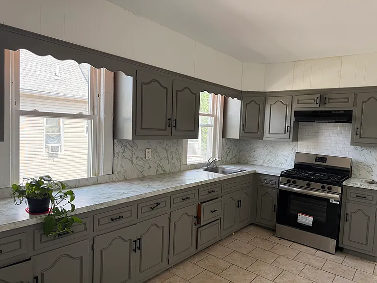552 Court St #2 — Photo 4