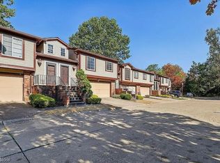 209 Greenbriar Ct #209, Euclid, OH 44143