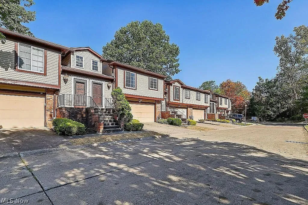 209 Greenbriar Ct #209 photo 1