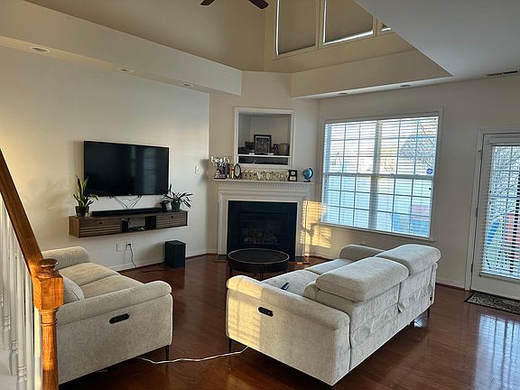 5th image of 866 Parkland Pl
