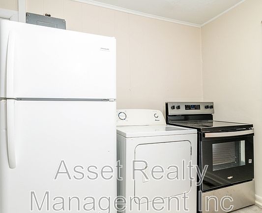5th image of 219 Highland Ave #1