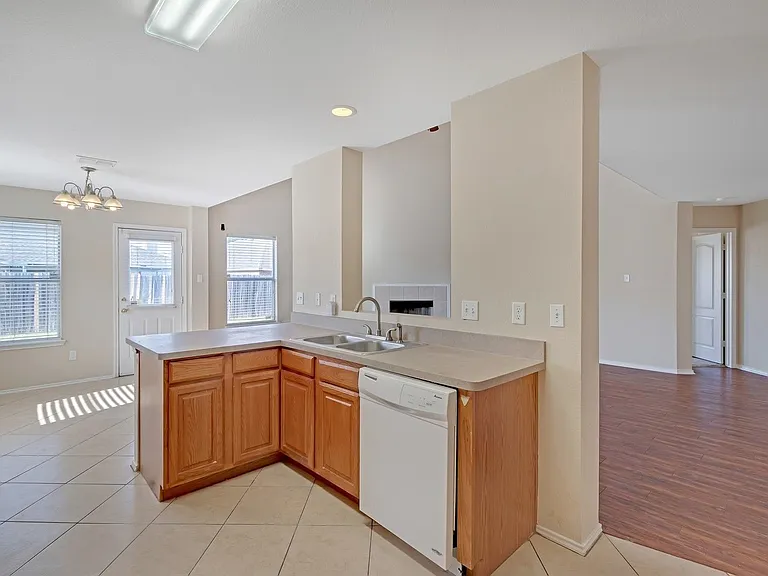 1029 Magnolia Ln — Photo 9