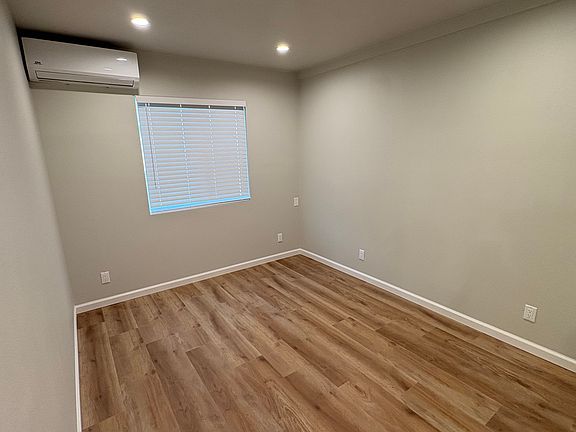5th image of 736 E 10th St #732