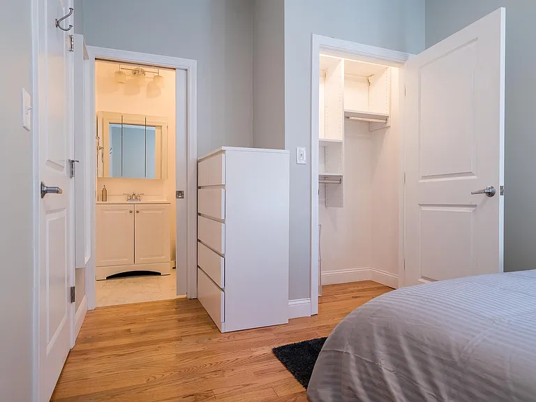728 E 2nd St #3 — Photo 2