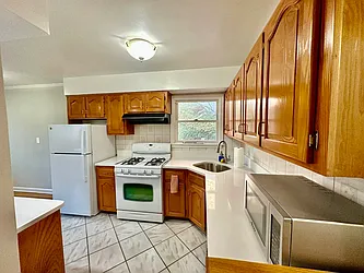 Rented by Zikos Realty Services