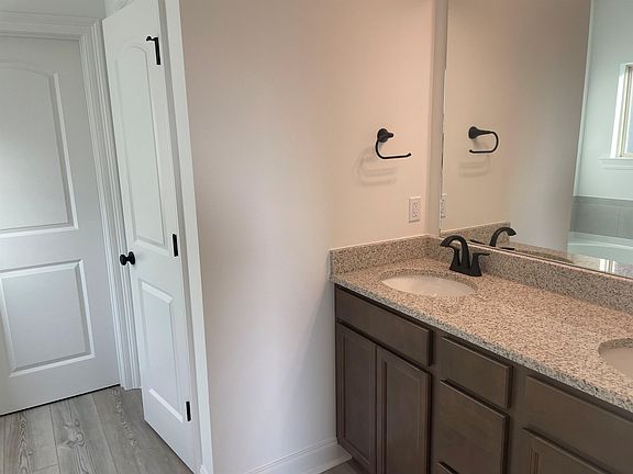 4th image of 284 Marie Claire Dr