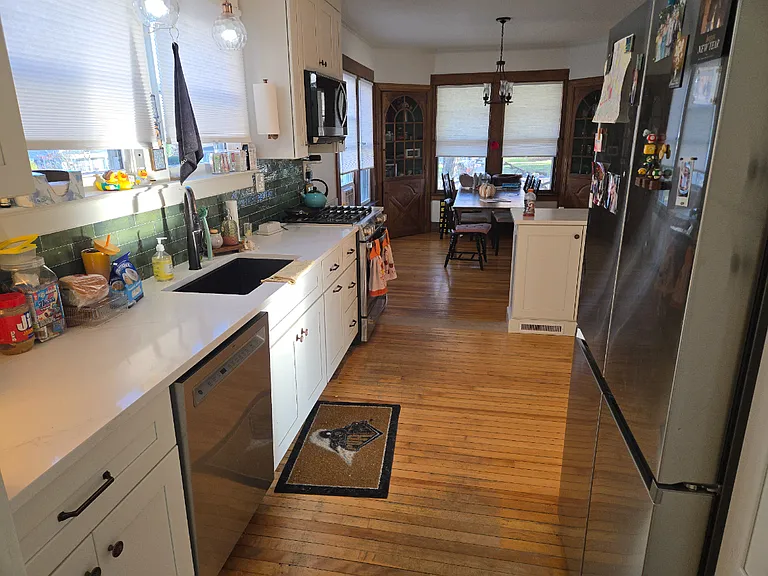 114 E Main St — Photo 3