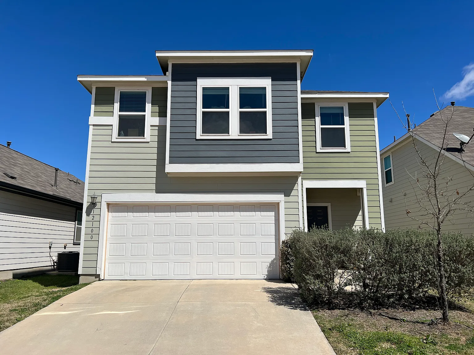 4 bed, 2.5 bath, 2400 sqft, $2,599 — Photo 1