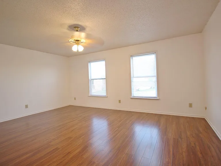 945 Shenandoah Way — Photo 14
