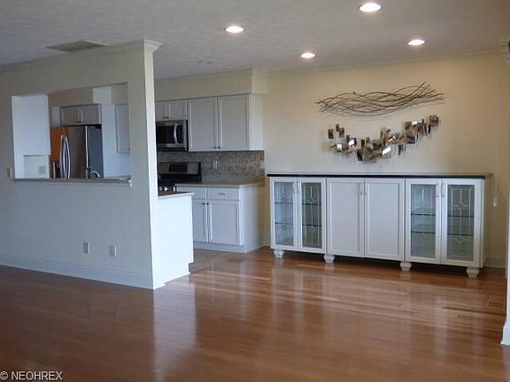 5th image of 640 Parkside Dr