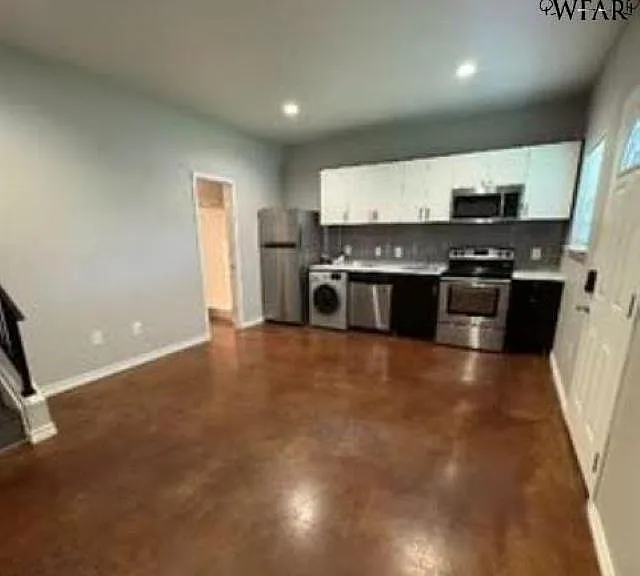 3200 Birch St — Photo 3