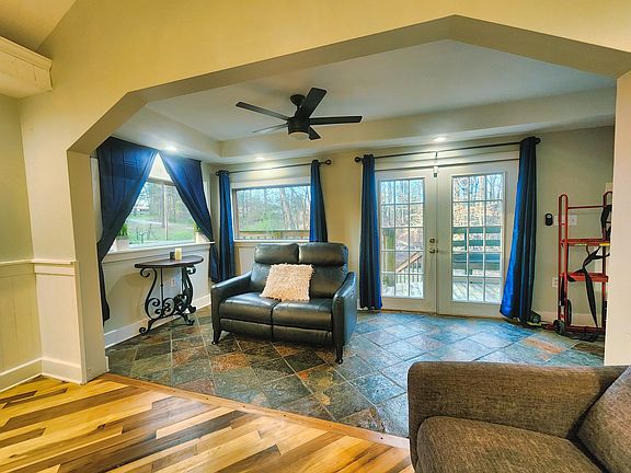 5th image of 932 Hayes Rd