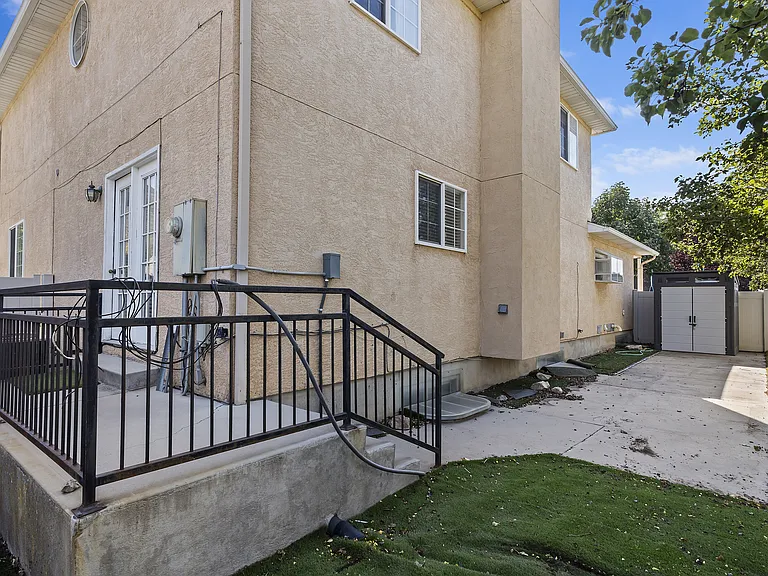 3666 S Pearblossom Cir — Photo 42
