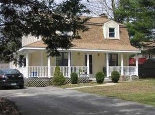 26 Laurel Dr, Glocester, RI 02814