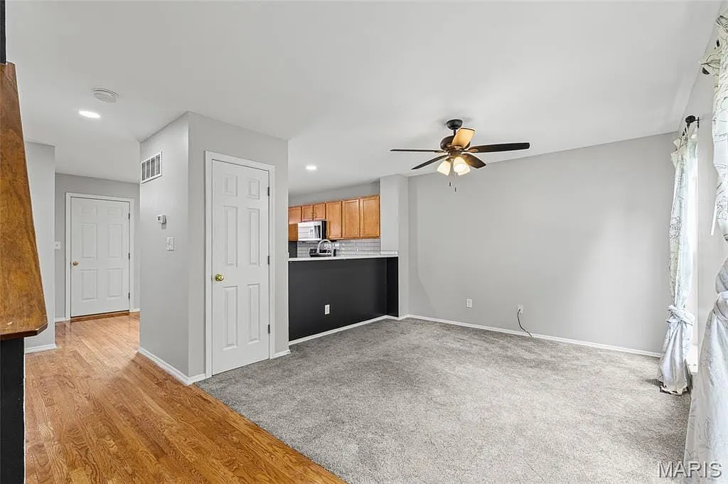 2 bed, 2.5 bath, 1180 sqft, $2,500 — Photo 3