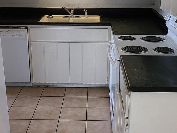 4th image of 1304 Glen Oaks Ct