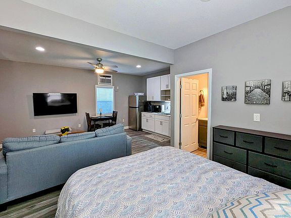3rd image of 154 Acacia Ave