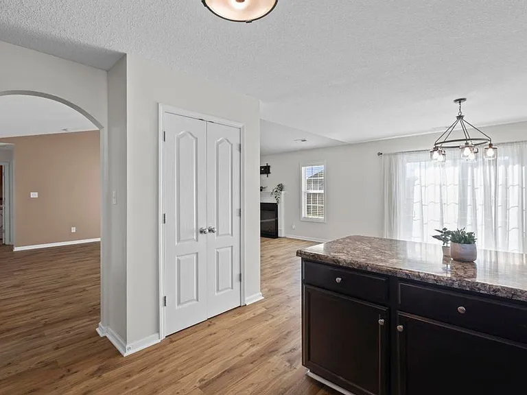 302 Aquamarine Cir — Photo 8