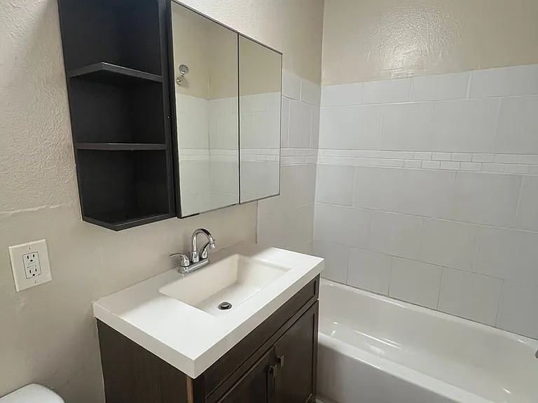 2230 E 6th St — Photo 24