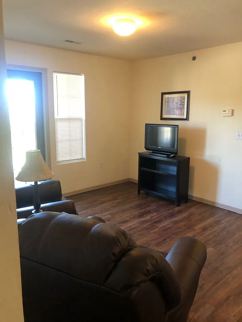 Building Photo - 913 Westridge Dr #9
