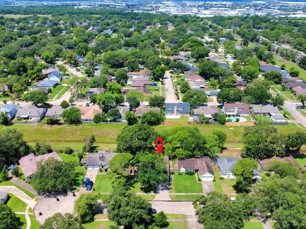 10602 Raydell Dr, Houston, TX 77031