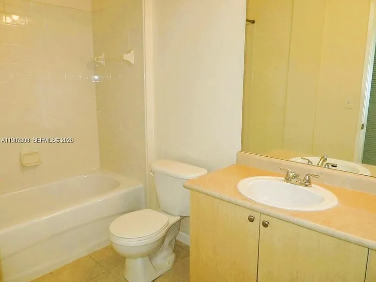1919 Van Buren St #111A — Photo 12