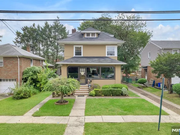 824 Abbott Ave, Ridgefield, NJ 07657