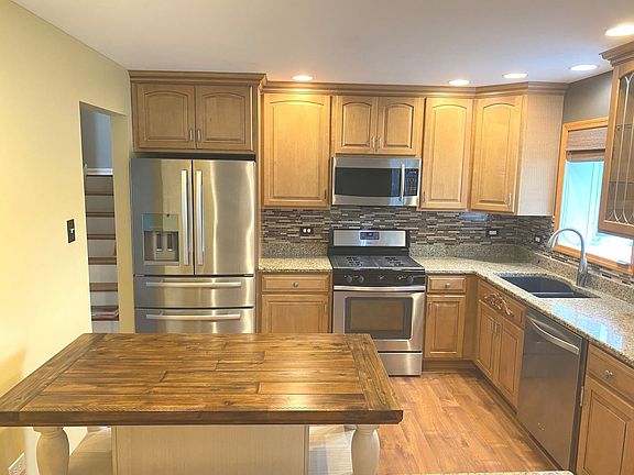 4th image of 10761 Meadow Ln