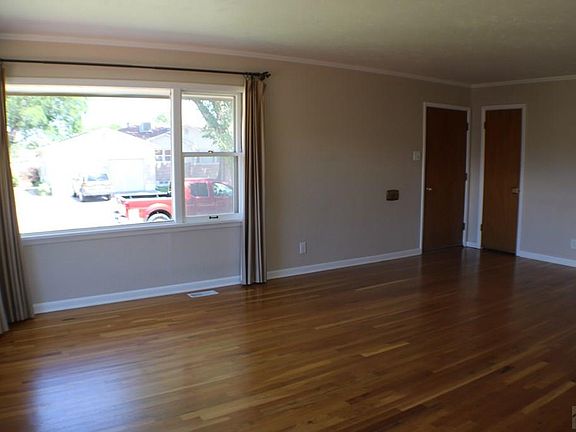 3rd image of 801 Westacres Ave