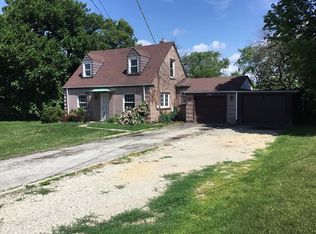 206 E Camp McDonald Rd, Prospect Heights, IL 60070