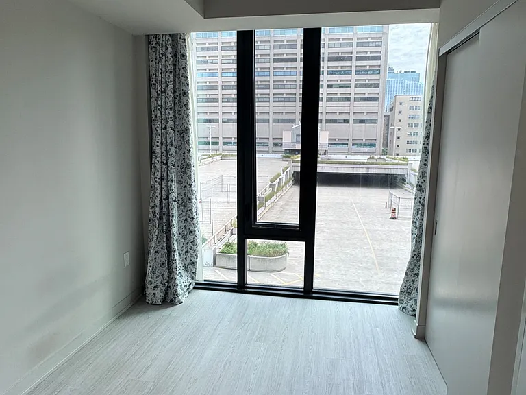195 McCaul St #710 — Photo 2