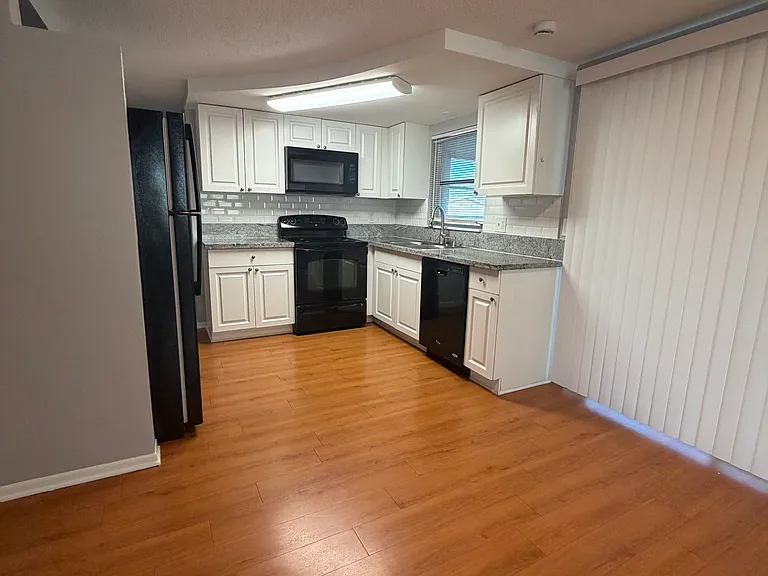 4102 Chesswood Dr — Photo 4