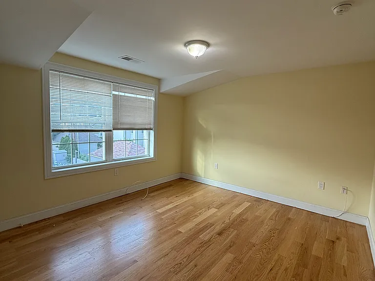 81 Lester St #10 — Photo 3