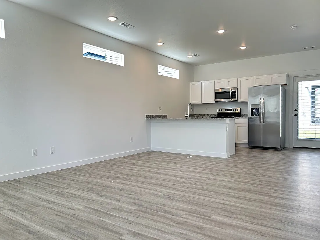 960 Ventnor Avenue - 1 — Photo 3
