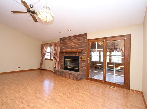 5th image of 39601 N Janet Ct