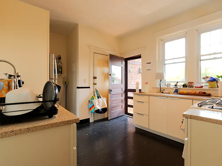 401 Washington St #4 — Photo 20