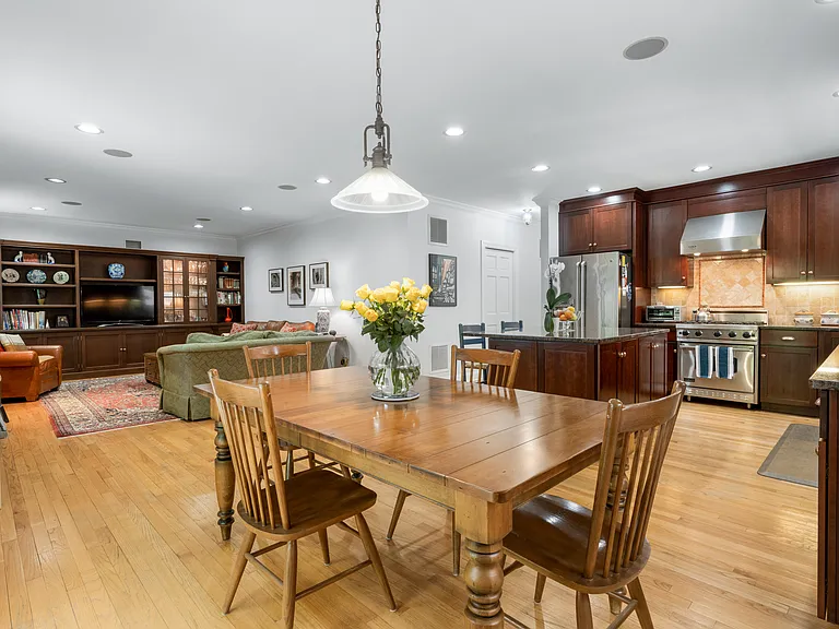 525 Carroll Ave — Photo 13