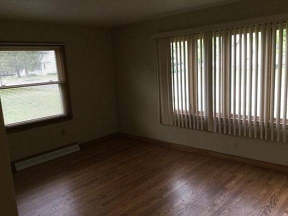4th image of 321 S Wales St