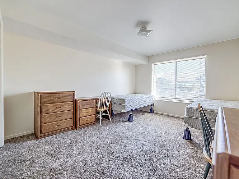 725 N 800 E #7 — Photo 5