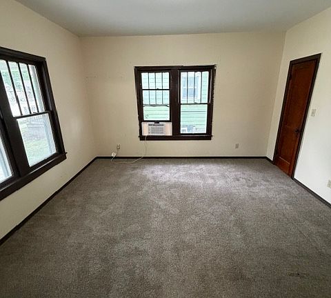 4th image of 712 W Main St